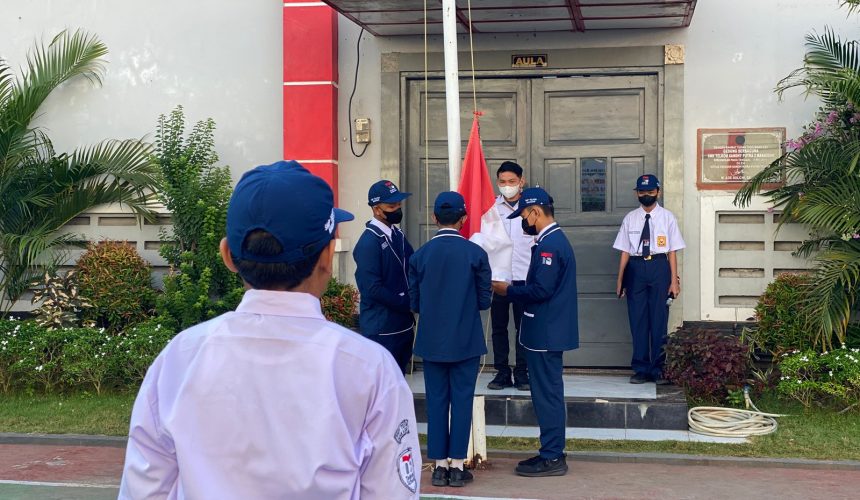 Upacara Bendera Setiap Hari Senin SMP Telkom Makassar