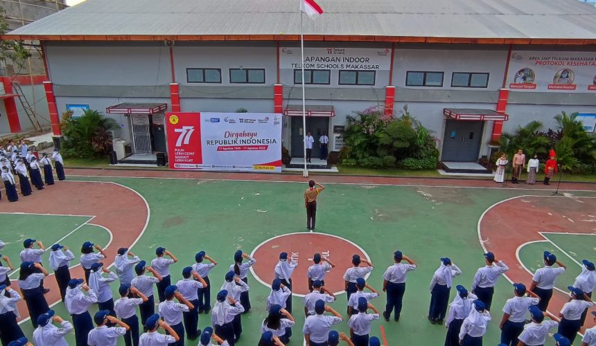 Upacara Peringatan HUT RI Ke-77 Tahun SMP Telkom Makassar