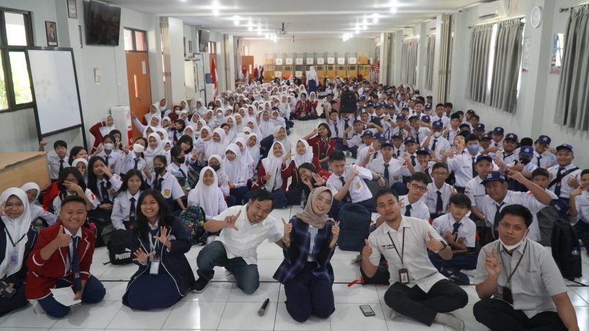 MPLS SMP Telkom Makassar Direspon Positif Siswa dan Orang Tuanya