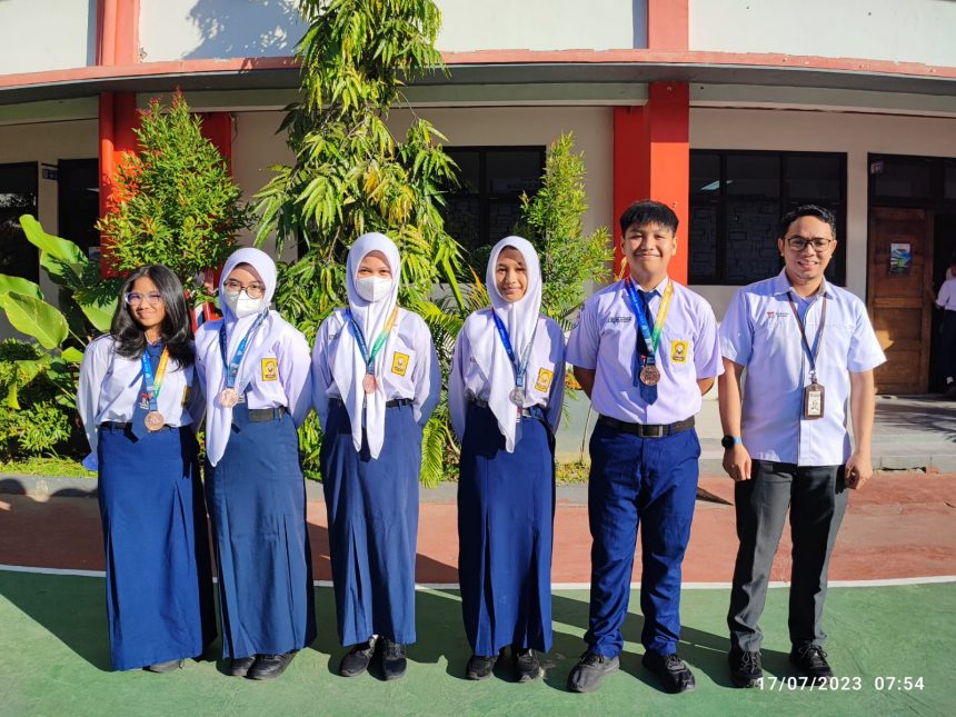 Siswa-Siswi SMP Telkom Makassar meraih prestasi pada ajang Pekan Olahraga Nipah (PON) Cabor Anggar 2023