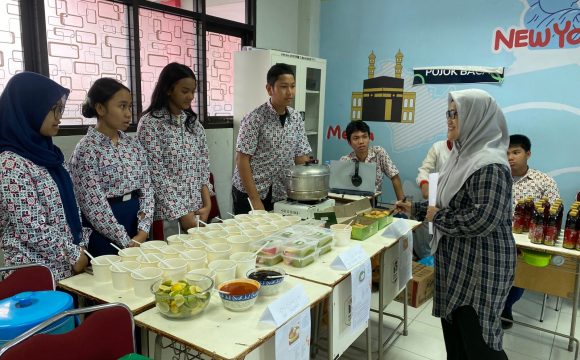 Memahami Makanan Tradisional Makassar Melalui Ujian Praktik Bahasa Daerah.