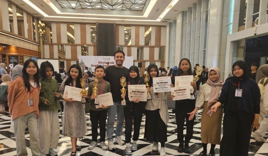 Siswa SMP Telkom Makassar Meraih Prestasi pada Event Circle Talk English Competition