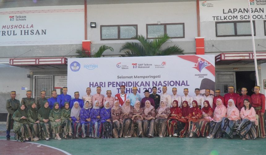 SMP Telkom Makassar Gelar Upacara Hari Pendidikan Nasional 2025 dengan Nuansa Budaya