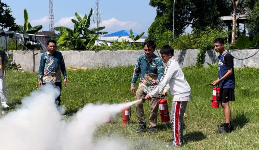 SMP Telkom Makassar Gelar Sosialisasi Penanganan Kebakaran: Siaga, Sigap, Selamatkan!